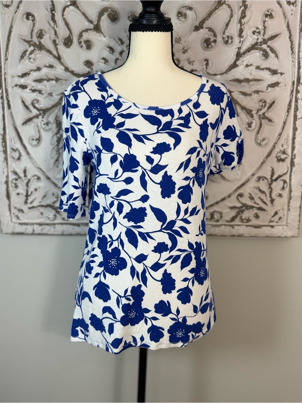 Time and Tru White Top with Bold Blue Floral Print